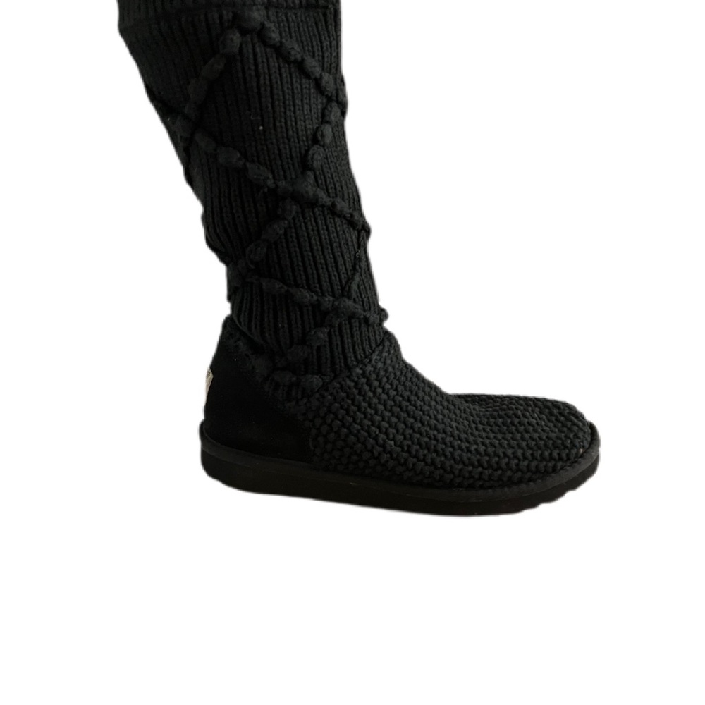 Black Ugg boots size 8.